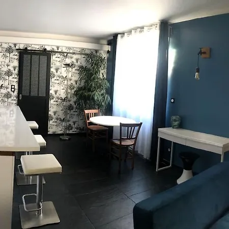 Standing 2 Personnes Equipe Terrasse, Stationnement Facile Et Gratuit Dans Quartier Des Arenes Апартаменты