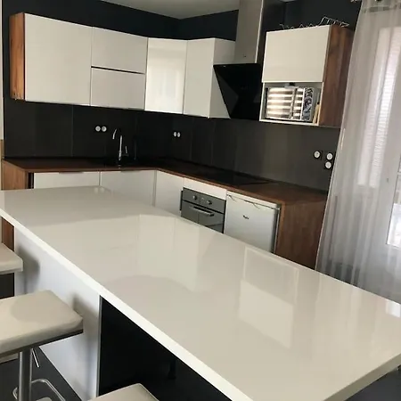 Standing 2 Personnes Equipe Terrasse, Stationnement Facile Et Gratuit Dans Quartier Des Arenes 아파트 *