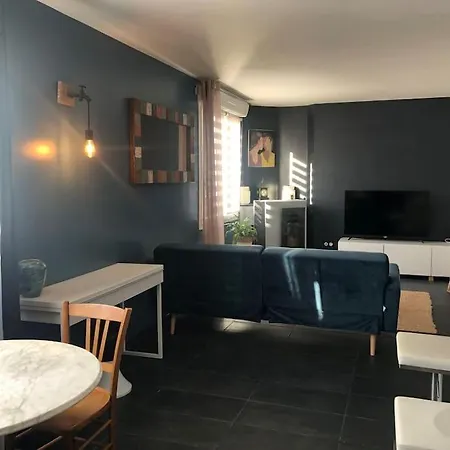 Arènes Terrace: Equipped With Easy Parking