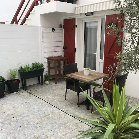 Апартаменты Standing 2 Personnes Equipe Terrasse, Stationnement Facile Et Gratuit Dans Quartier Des Arenes