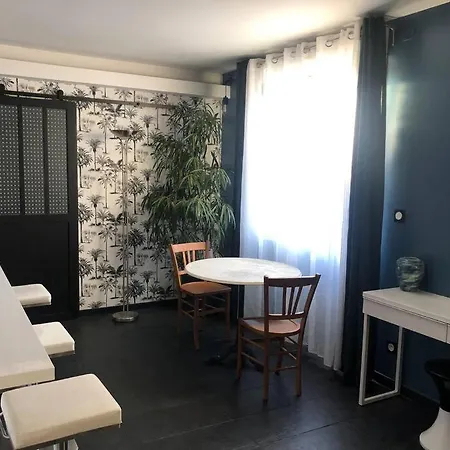 Arènes Terrace: Equipped With Easy Parking *