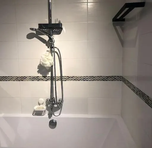 Lägenhet Standing 2 Personnes Equipe Terrasse, Stationnement Facile Et Gratuit Dans Quartier Des Arenes *