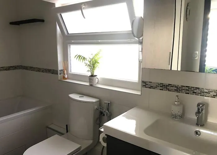 Standing 2 Personnes Equipe Terrasse, Stationnement Facile Et Gratuit Dans Quartier Des Arenes Bayonne