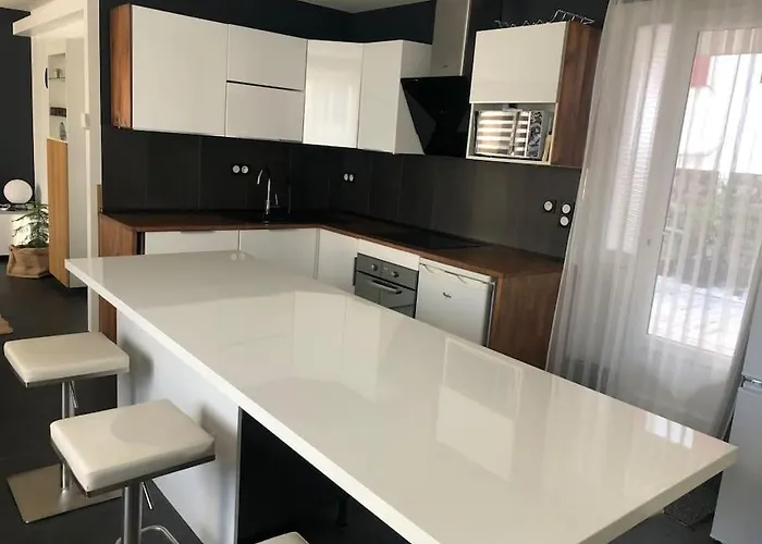 Standing 2 Personnes Equipe Terrasse, Stationnement Facile Et Gratuit Dans Quartier Des Arenes Lägenhet *