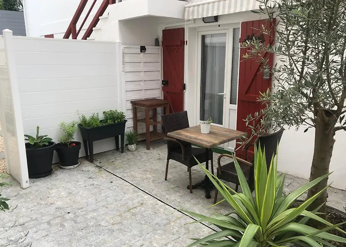 Lägenhet Standing 2 Personnes Equipe Terrasse, Stationnement Facile Et Gratuit Dans Quartier Des Arenes