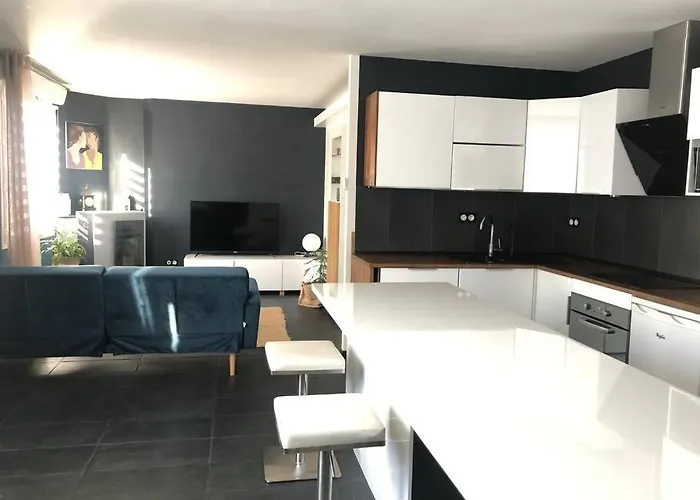 Standing 2 Personnes Equipe Terrasse, Stationnement Facile Et Gratuit Dans Quartier Des Arenes Bayonne