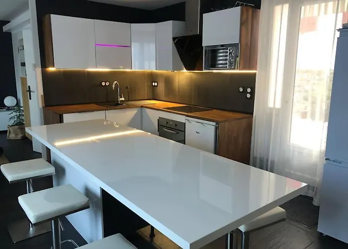 Lägenhet Standing 2 Personnes Equipe Terrasse, Stationnement Facile Et Gratuit Dans Quartier Des Arenes Bayonne