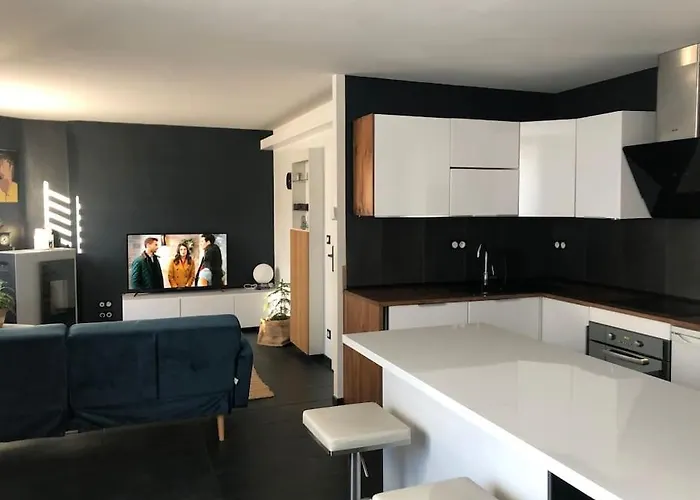 Standing 2 Personnes Equipe Terrasse, Stationnement Facile Et Gratuit Dans Quartier Des Arenes